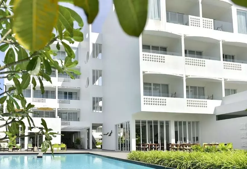 Hotelli Naiya Sea Resort