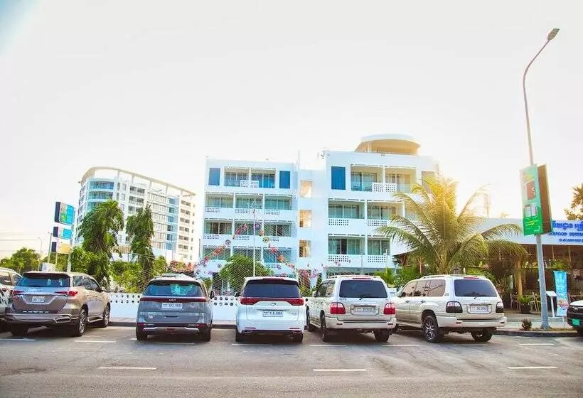 Hotelli Naiya Sea Resort