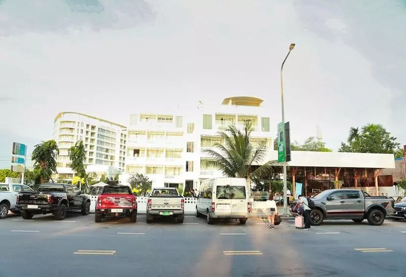 Hotelli Naiya Sea Resort