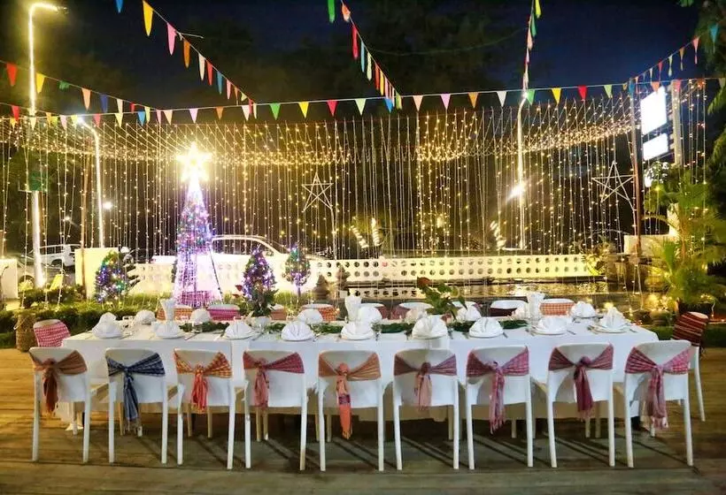 Hotelli Naiya Sea Resort