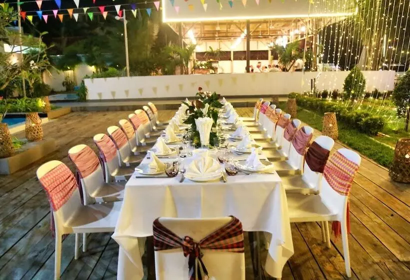 Hotelli Naiya Sea Resort