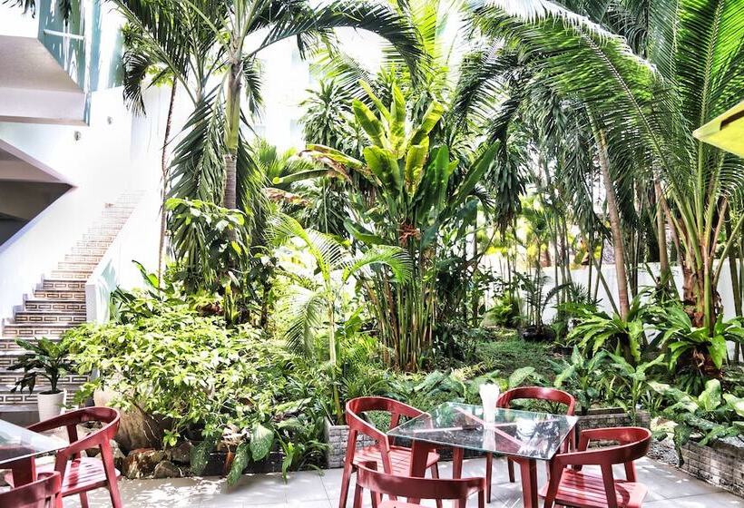 בית מלון כפרי Naiya Sea Resort