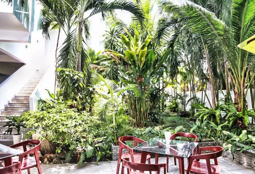 Hotelli Naiya Sea Resort