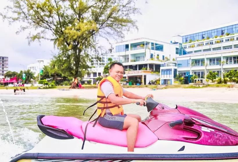 Hotelli Naiya Sea Resort