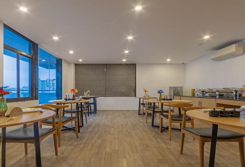 Hotelli Treebo Trend The Square