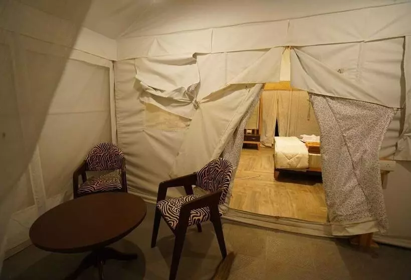 Hotelli Palace Beach Camp