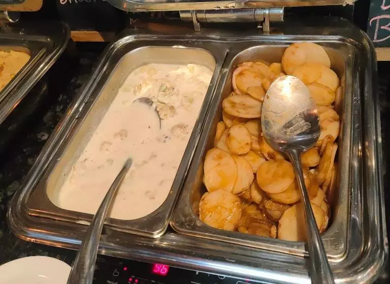 Hotelli Regenta Central Imperial Candolim Goa