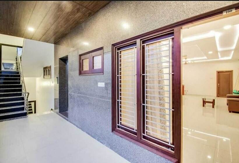 בית מלון כפרי Rvn Grand, Nellore