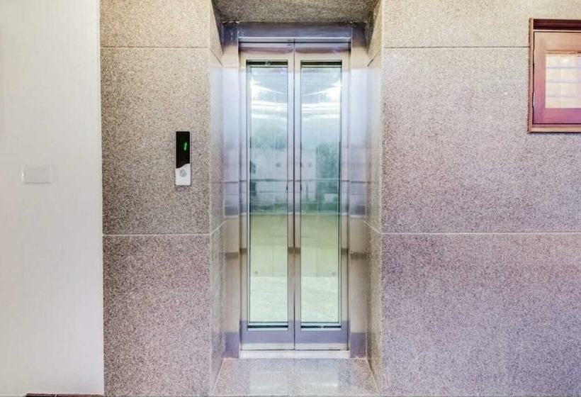 בית מלון כפרי Rvn Grand, Nellore