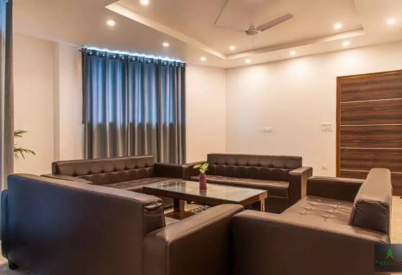 ホテル The Green Land Kasauli