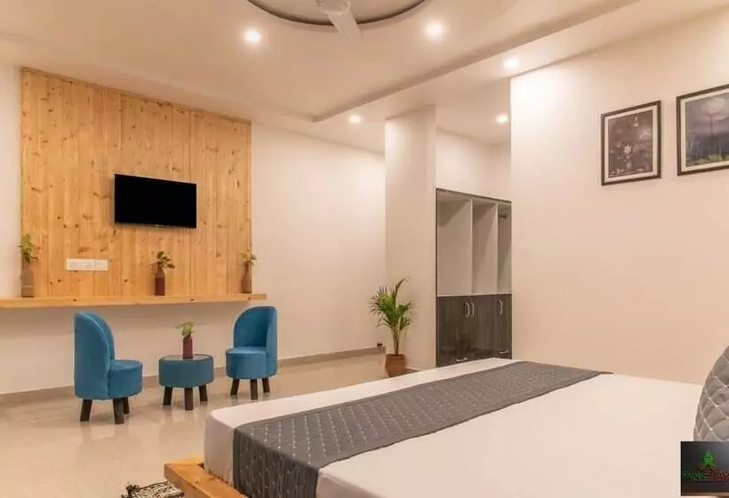 ホテル The Green Land Kasauli