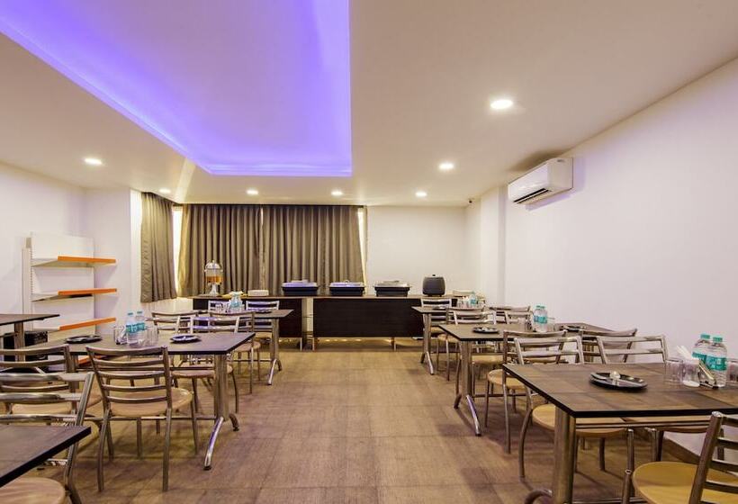 Hotel Treebo Noida Express