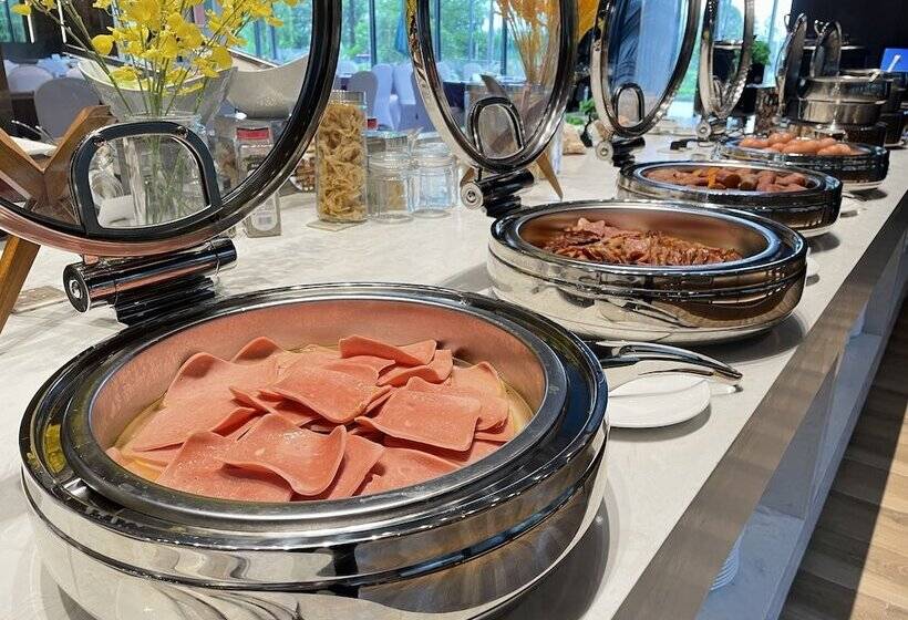 Отель White Swan Vyv