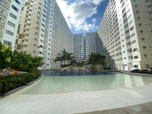 Art S Nest At Shore Residences