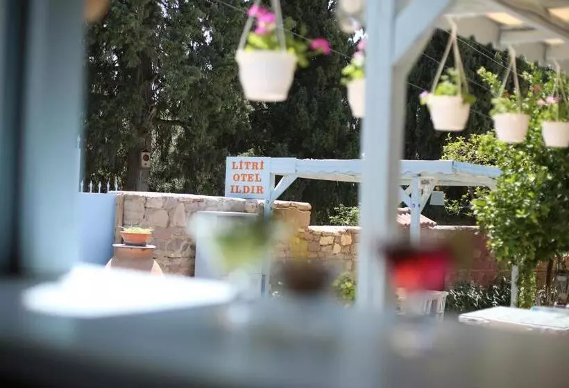 تختخواب و صبحانه Litri Butik Otel