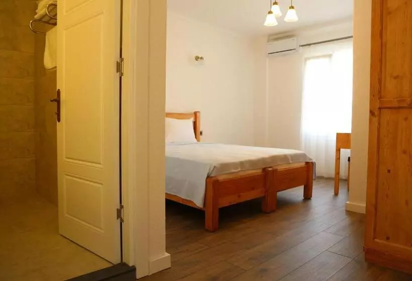 تختخواب و صبحانه Litri Butik Otel