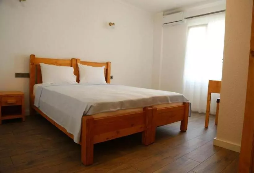 تختخواب و صبحانه Litri Butik Otel