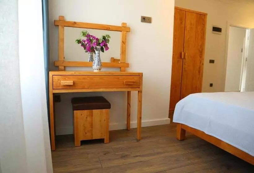 تختخواب و صبحانه Litri Butik Otel
