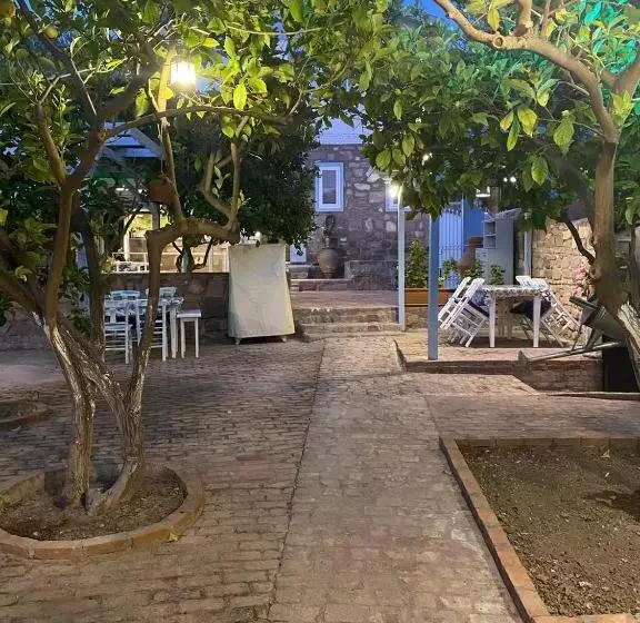تختخواب و صبحانه Litri Butik Otel