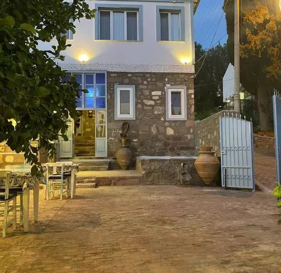 تختخواب و صبحانه Litri Butik Otel
