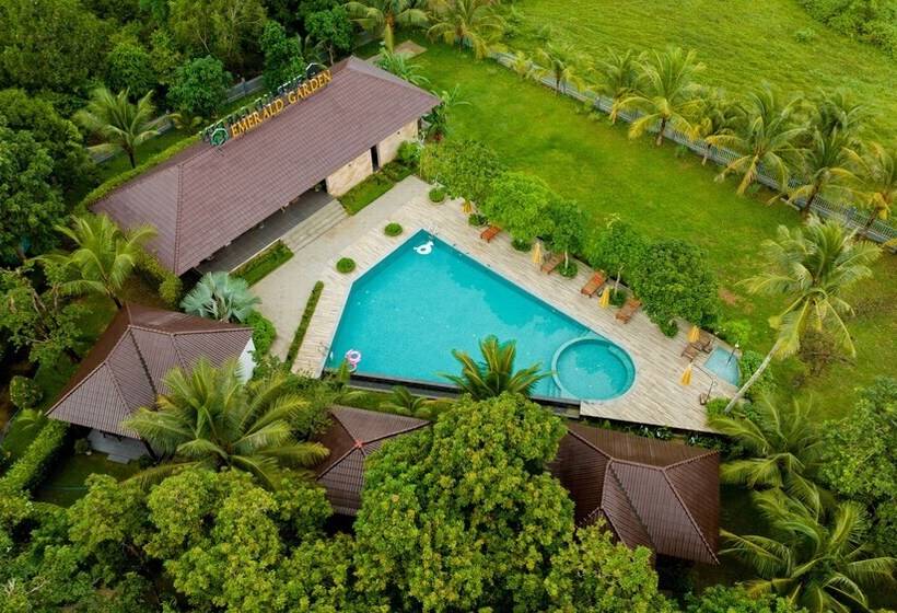 هتل Emerald Garden Retreat