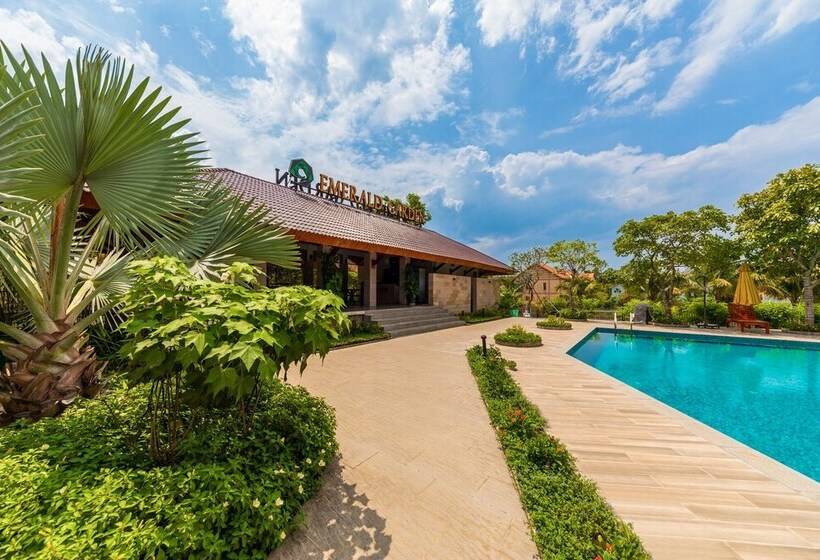 هتل Emerald Garden Retreat