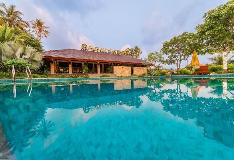 هتل Emerald Garden Retreat