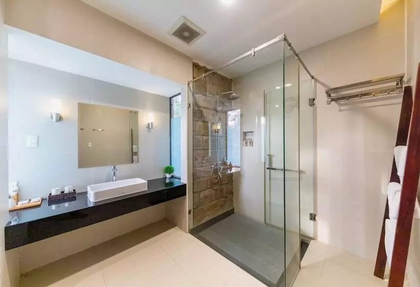 هتل Emerald Garden Retreat