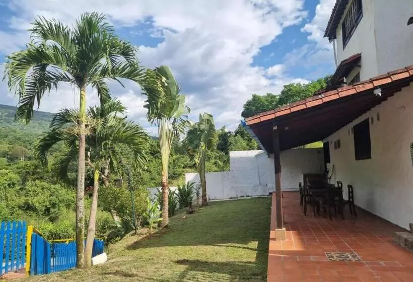 ホテル Villa Lucila