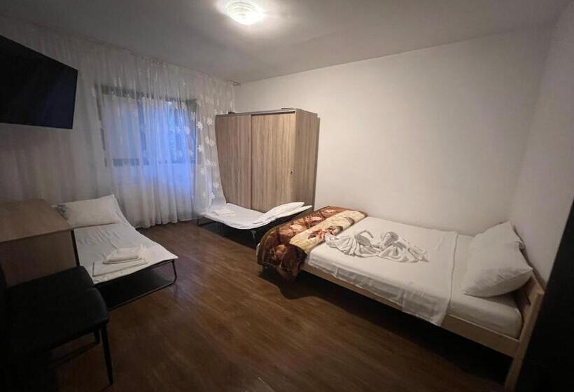 Pensió Zenith House