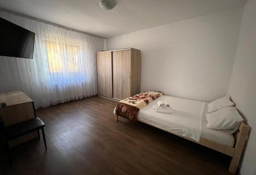 Pensió Zenith House