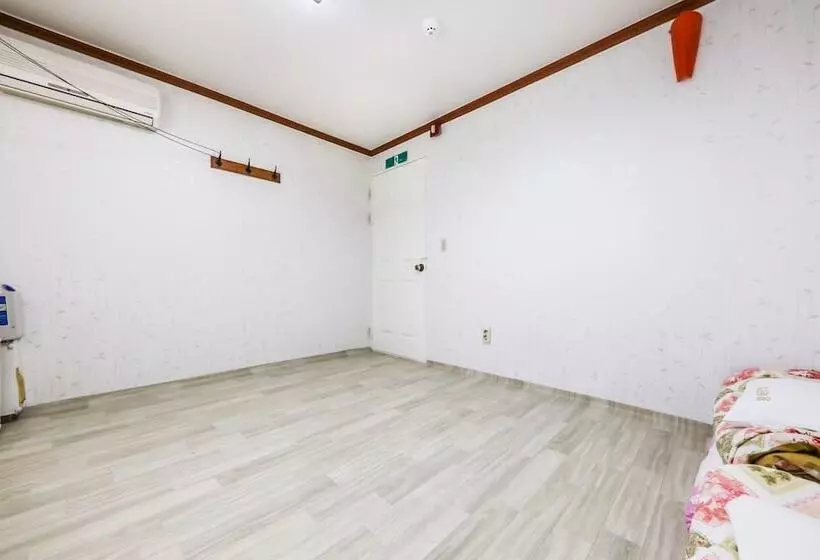 Seosan Emperor Motel