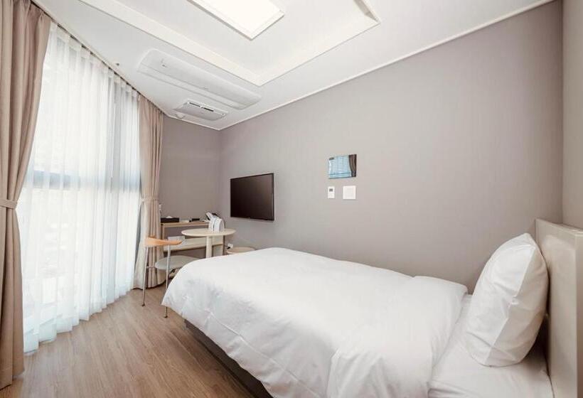 Sollago Myeongdong Hotel & Residence