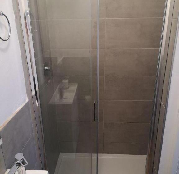 تختخواب و صبحانه Camera E Bagno Privato A 3 Minuti Dalla Stazione