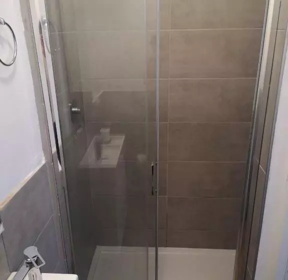 تختخواب و صبحانه Camera E Bagno Privato A 3 Minuti Dalla Stazione