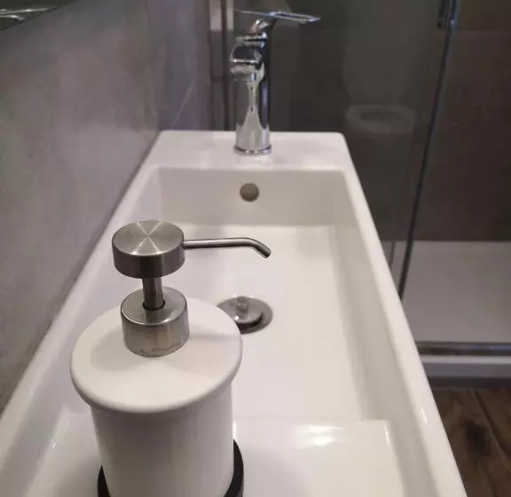 تختخواب و صبحانه Camera E Bagno Privato A 3 Minuti Dalla Stazione