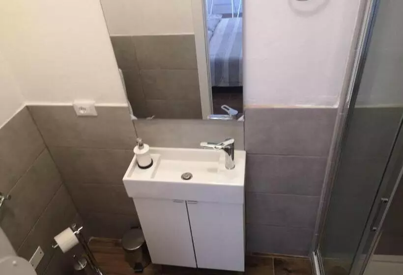 تختخواب و صبحانه Camera E Bagno Privato A 3 Minuti Dalla Stazione