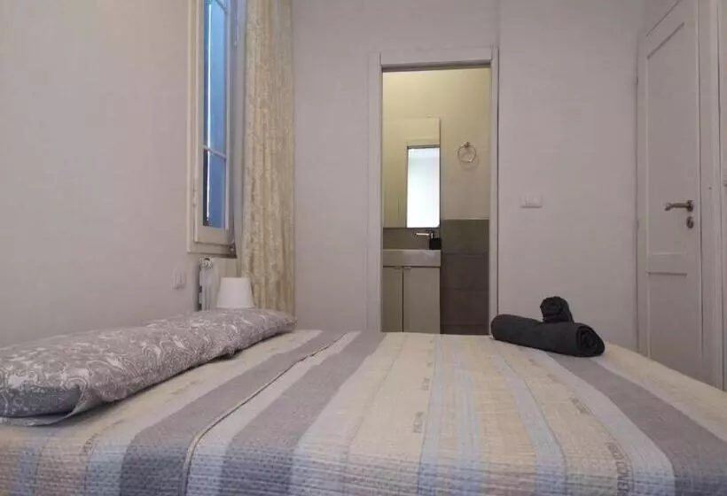 تختخواب و صبحانه Camera E Bagno Privato A 3 Minuti Dalla Stazione