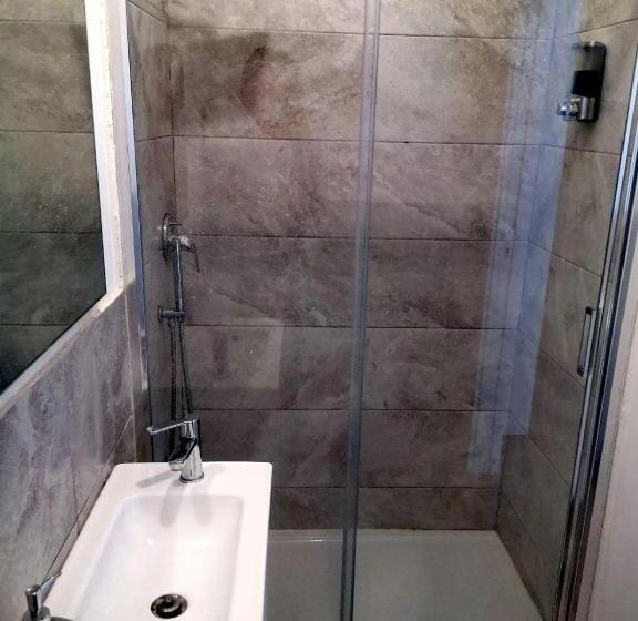 تختخواب و صبحانه Camera E Bagno Privato A 3 Minuti Dalla Stazione