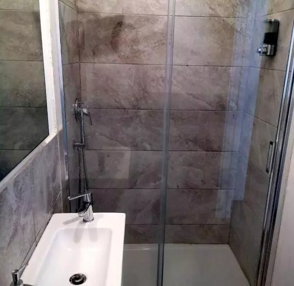 تختخواب و صبحانه Camera E Bagno Privato A 3 Minuti Dalla Stazione