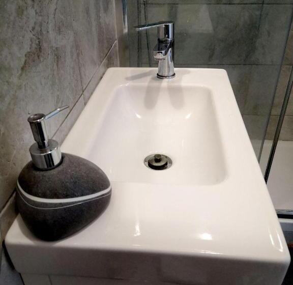 تختخواب و صبحانه Camera E Bagno Privato A 3 Minuti Dalla Stazione