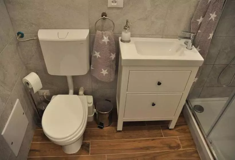 تختخواب و صبحانه Camera E Bagno Privato A 3 Minuti Dalla Stazione