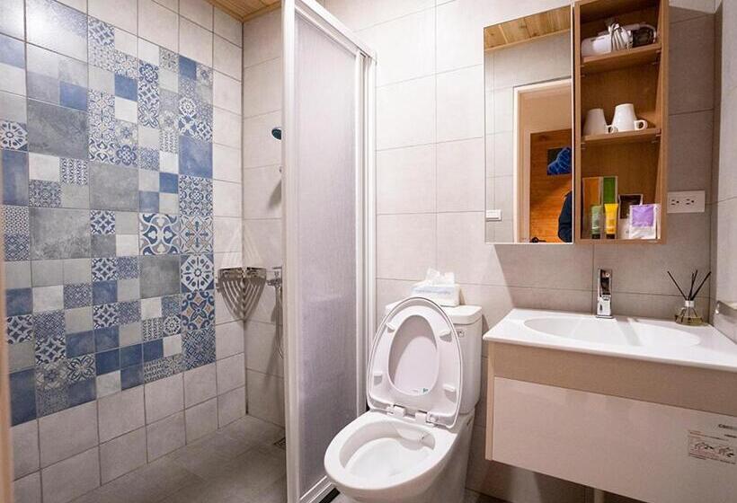 تختخواب و صبحانه Chin Be