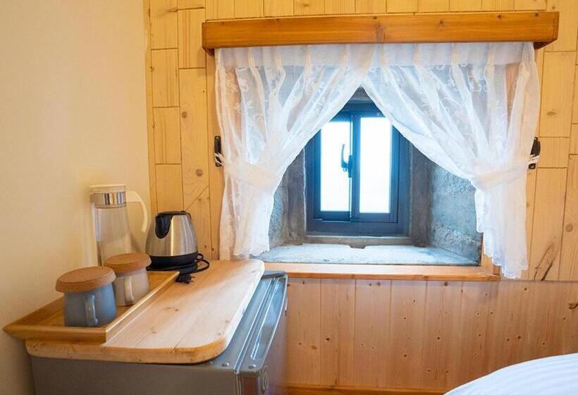 تختخواب و صبحانه Chin Be