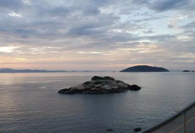 تختخواب و صبحانه Chin Be