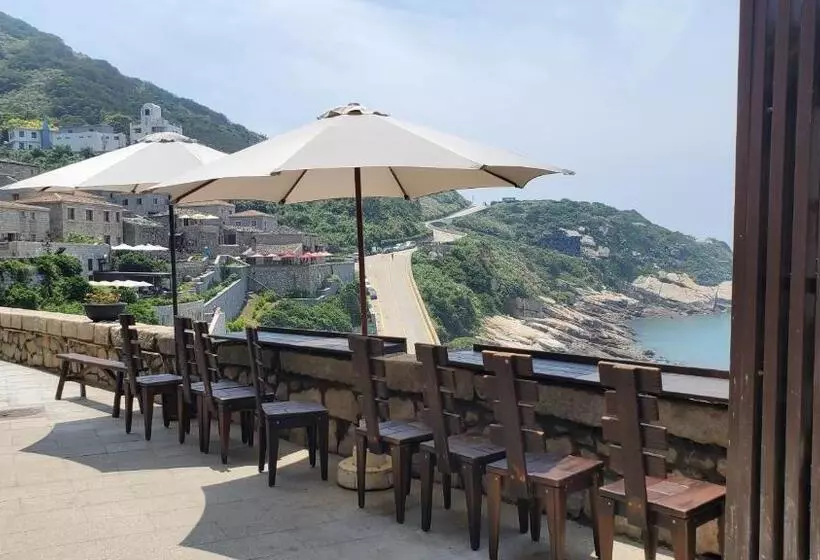 تختخواب و صبحانه Chin Be