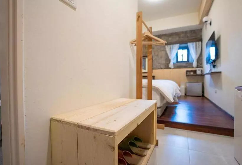 تختخواب و صبحانه Chin Be