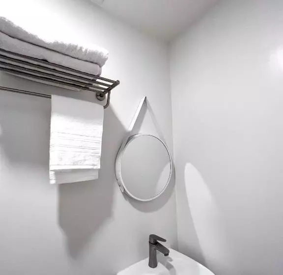 Symfoni Nichols Bossa Tower 2