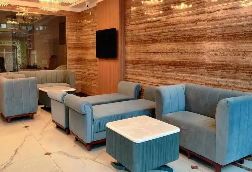 Hotelli The Grand Dewan