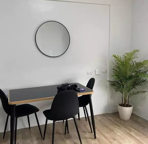 Zoe Studio Mesavirre